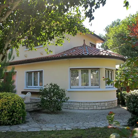 Tourterelles By Interhome